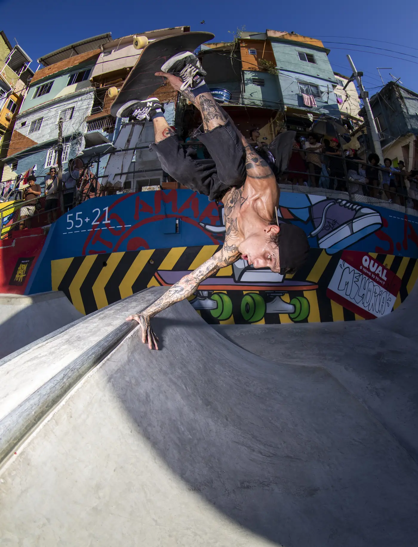 Skatista usando a pista Santo Amaro Skate Park